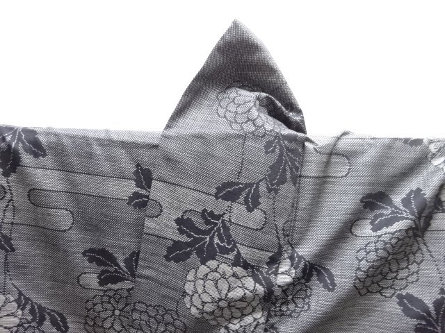  ヱ霞に菊模様織出し本場泥大島紬着物（9マルキ）